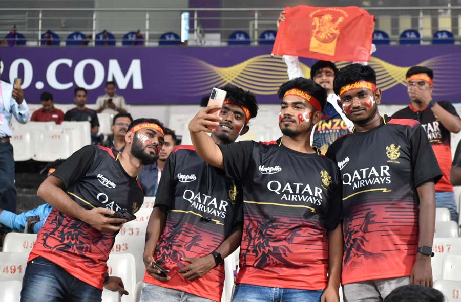 RCB fans at the stadium moments before the match, all ready to cheer for run machine Virat Kohli who has already established himself as one of the leading contenders for the Orange Cap 
