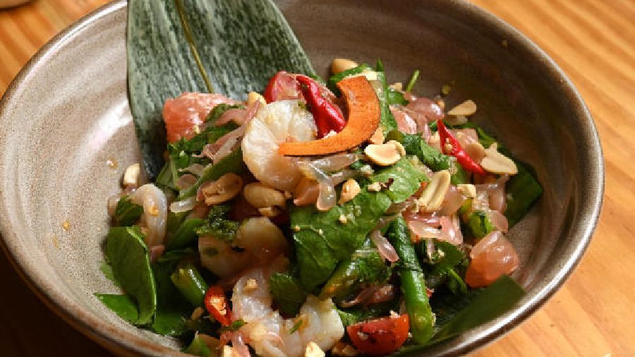 Yum Som: A breath of fresh air, this gorgeous Thai pomelo salad has the goodness of juicy prawns along with fresh herbs and a mint garlic dressing that is just the right balance to lift your mood. 