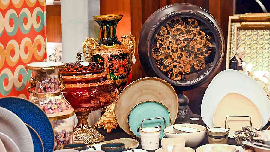@aspirationzworld’s crockery corner displaying kitchenware, dinner sets and home decor pieces made for a pretty frame.