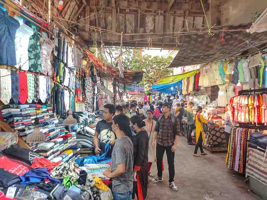 Ahead of Poila Baisakh, people were seen shopping at Esplanade during the Chaitra sale. After the COVID era, the buying spree has increased manifold     