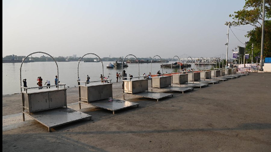 Structures that were constructed for the Ganga ‘aarti’ at Baje Kadamtala Ghat           
