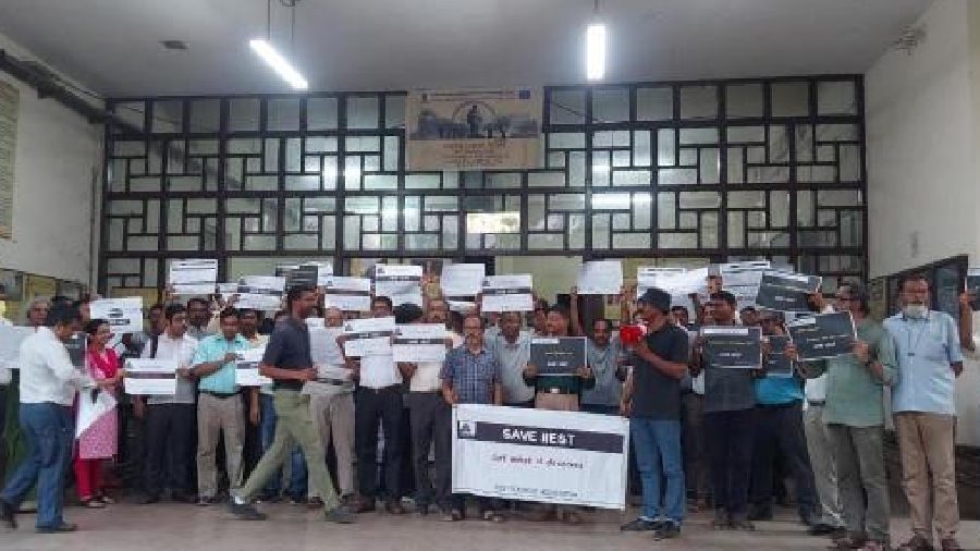 Showcause protest by IIEST Shibpur teachers