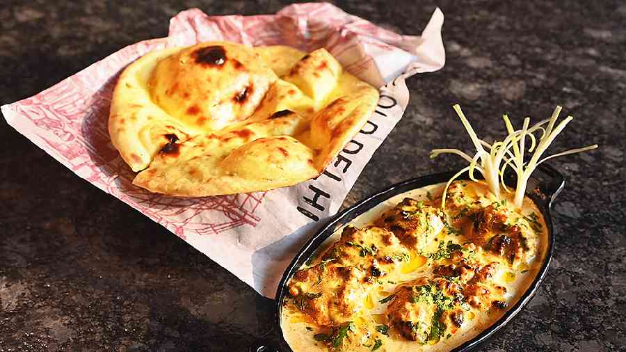 Dip the warm and soft Ulte Tawe Ka Paratha in the rich and creamy Old Delhi Style Butter Chicken Tikka made with boneless chicken marinated with yoghurt and a unique blend of spices.