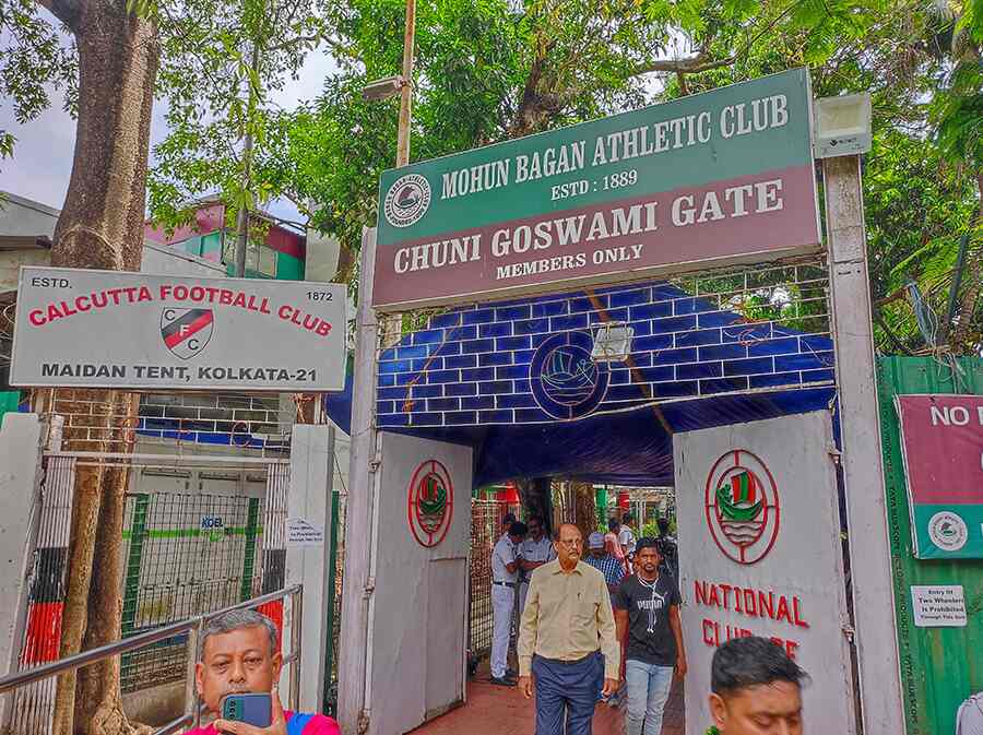 The country’s oldest and iconic football club, Mohun Bagan’s main gate is set to be named after legendary footballer Chuni Goswami. Goswami passed away in 2020. The gate will be officially renamed and inaugurated at 10.30 am on April 15 by another sporting icon, Sunil Gavaskar. It may be noted that Goswami had captained both India and Mohun Bagan and had scored nine goals in 30 international appearances. His major achievements with the club were winning the Calcutta football league six times, the IFA Shield and Durand Cup four times as skipper. He also played first-class cricket for Bengal. Goswami’s wife Basanti will grace the occasion     
