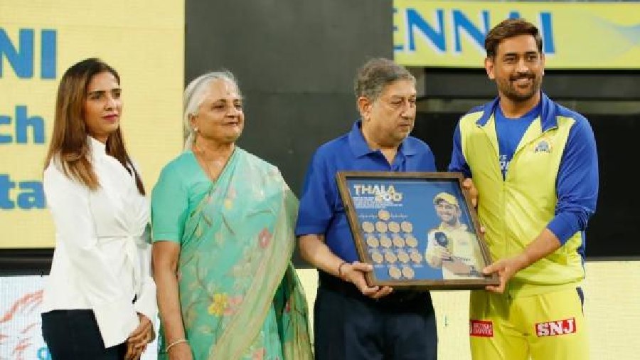 N. Srinivasan felicitates Mahendra Singh Dhoni on his 200th game as CSK captain before the match on Wednesday