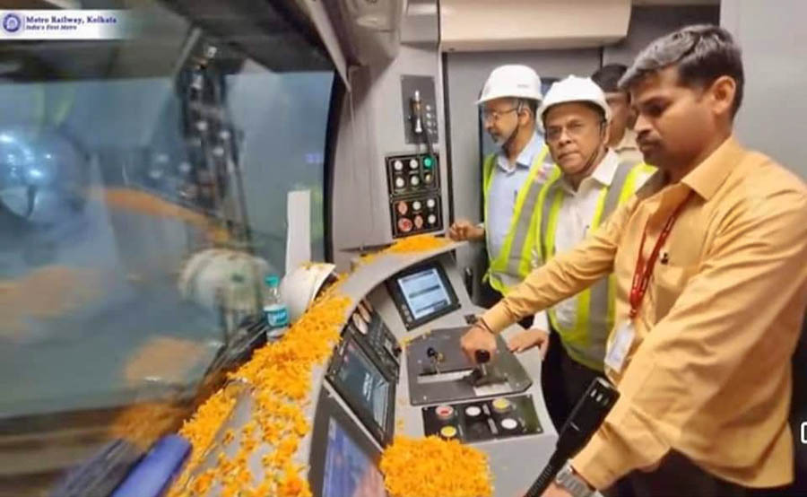 Metro Railway general manager P Uday Kumar Reddy, accompanied by additional general manager and managing director HN Jaiswal and other senior officers, travelled from Mahakaran to Howrah Maidan station in Rake No. MR-612 to witness this historic event. Reddy offered puja at the Howrah station once the rake reached there