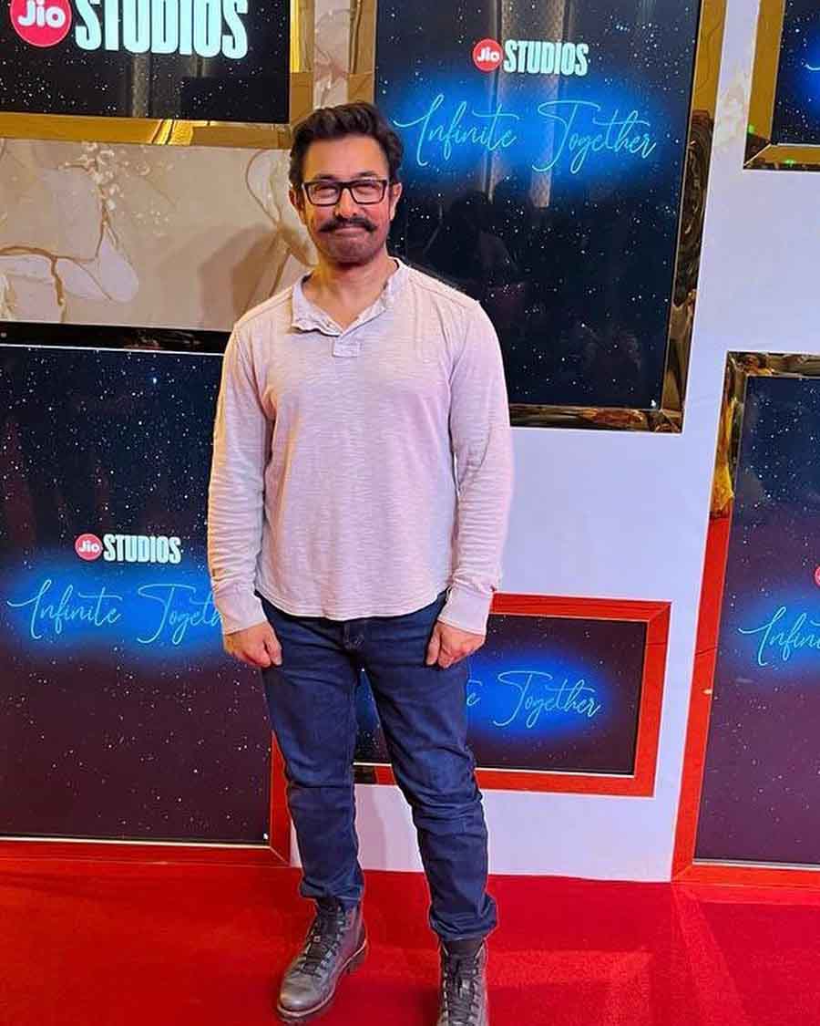 Aamir Khan went for a casual look in an off-white t-shirt and denim pants with black boots. 