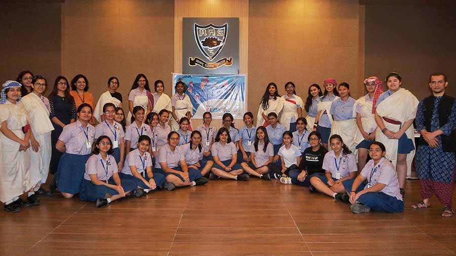 Students from Modern High School attended the session