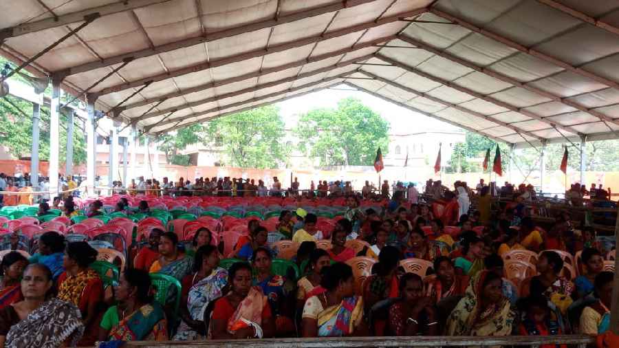 People at a public meeting by Amit Shah at the Benimadhab School Maidan in Suri, Birbhum, on Friday afternoon