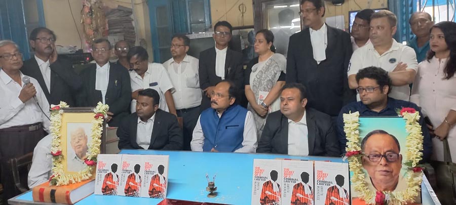 On the fourth death anniversary of iconic criminal lawyer Late Asoke Kumar Mukherjee, a book titled “The Secret Diary of a Criminal Lawyer” published by Readomania, based on 10 real-life cases from his life, was unveiled at the Alipore Criminal Court Bar Library on Friday. District judge Jayanta Koley; chief judicial magistrate, Sutirtha Banerjee; and additional chief judicial magistrate, Indranil Halder; did the honours of unveiling the book. Chief public prosecutor Shibnath Adhikari; secretary of Alipore Criminal Bar Association, Subrata Sardar; writer of the book Amrita Mukherjee and late Asoke Mukherjee’s son and daughter-in-law Anindya and Soma Mukherjee were present on the occasion   