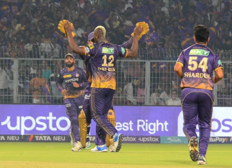 Andre Russell took three wickets before leaving the ground with an injury. He took the wickets of Mayank Agarwal, Rahul Tripathi and Abhishek Sharma