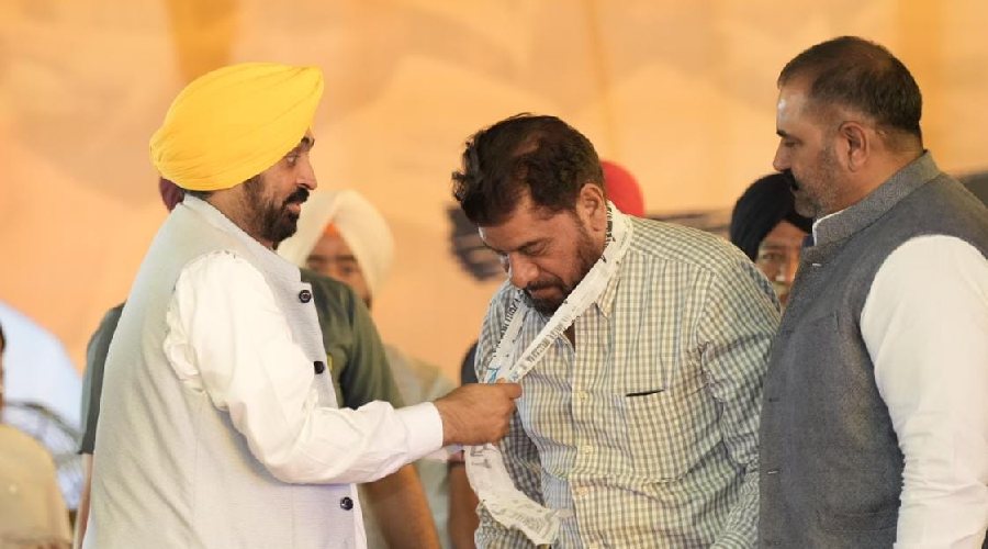 Infighting in Punjab Congress comes to fore as Partap Singh Bajwa asks ...