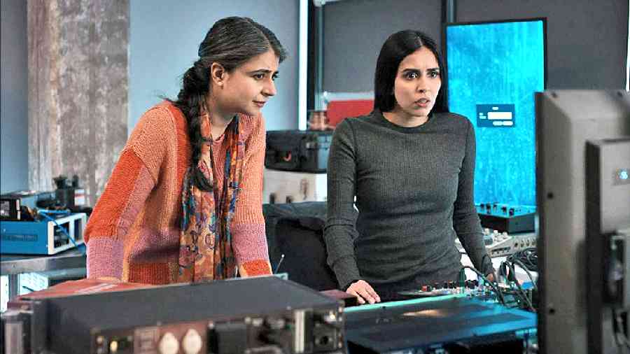 Mahira with Parveen Kaur in the Netflix series Manifest