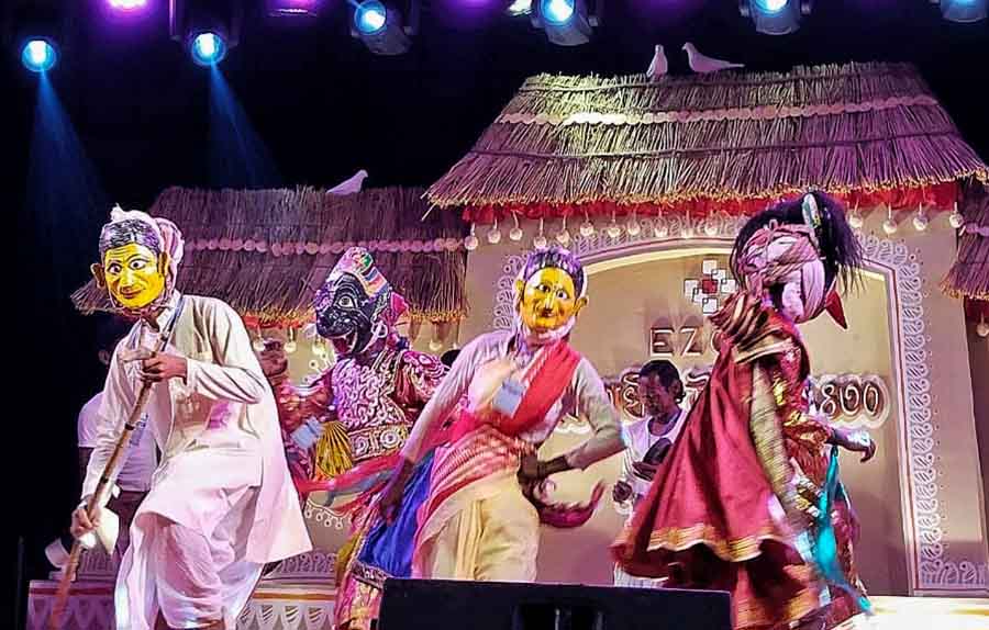 Veteran folk artiste and MLA Ashim Sarkar performed Kobigaan