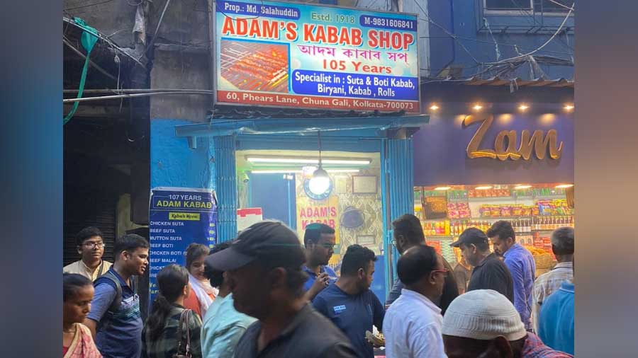 Established in 1918, the 107-year-old Adam’s Kabab Shop at 60 Phears Lane, Chuna Gali, is one of the most talked-about kebab stops in Kolkata, especially during Ramzan. It is best known for its succulent beef suta and boti kebabs. This family-run business also had a hotel in Chandni Market which opened around the same time as the shop in Zakaria Street, but while the former outlet discontinued, the latter continues to remain a city favourite