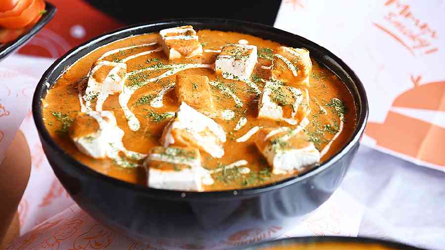 Goila Butter Paneer: Believe it or not, the Goila Butter Paneer happened before Goila Butter Chicken! MasterChef Goila’s version took shape as the chef wanted to make butter chicken the way his mom wanted. The one where it packs the tanginess, the smooth texture and delicious gravy with paneer. Saransh brainstormed and gave it a new smoky twist that blew his family away. A must-try