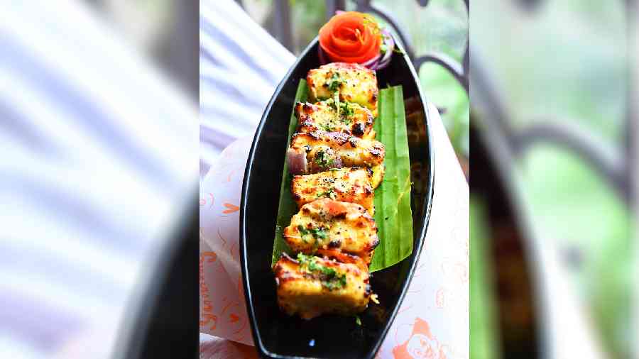 Paneer Kalimirch Tikka: Bite into these soft paneer tikka marinated in a unique peppery and creamy marinade with classic capsicum, onion and tomato. The robust kick of the black pepper balances the paneer perfectly.