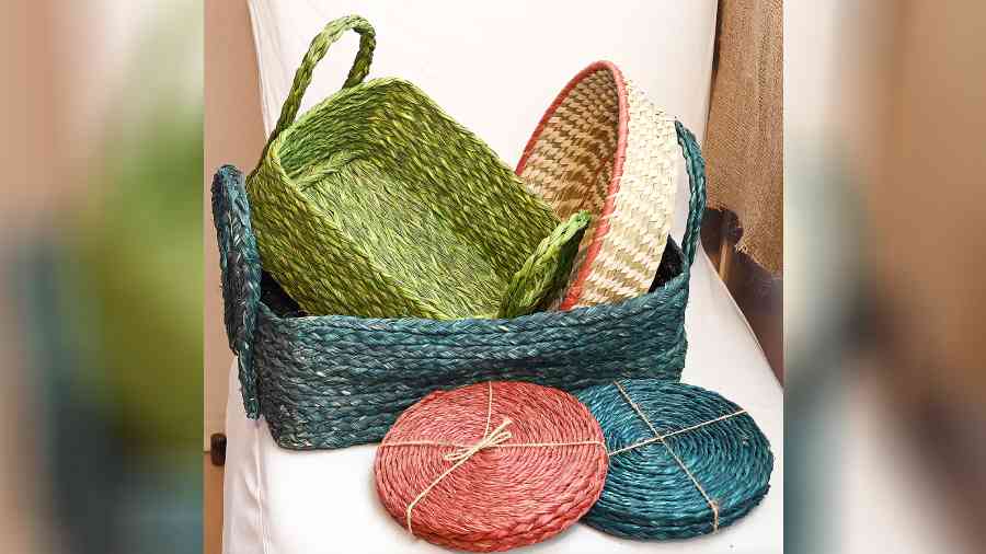 Made of natural fibre like jute and coir and coated with natural, earthy dyes, these woven baskets, trays and coasters by Wandering Roots would make for stylish and elegant accessories for your summer picnics and house parties.