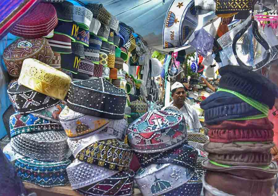 Days ahead of Eid, showrooms and kiosks near Nakhoda Masjid gear up for shoppers on Wednesday  