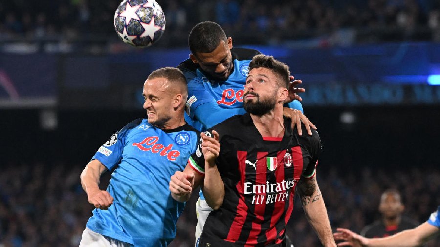AC Milan’s Olivier Giroud fights for the ball with two Napoli players
