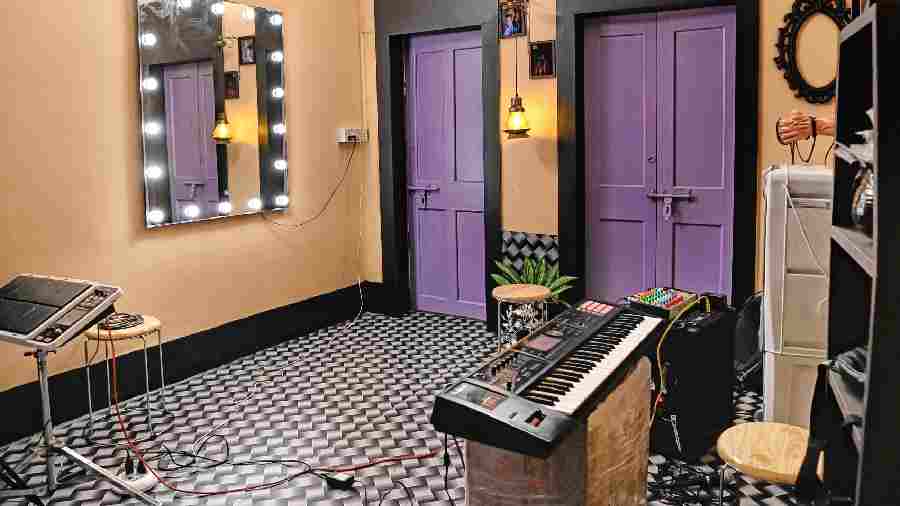 With 1,450sq ft, The Stage Door is airy and spacious and can accommodate a large number of students. The workshop is equipped with green rooms and practice rooms with mirrors and quirky purple doors to make the space look eccentric.