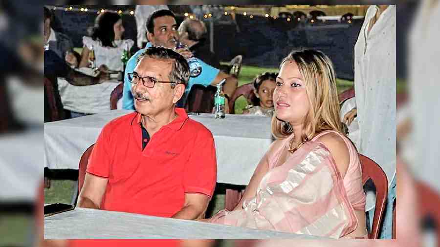 Arun Lal enjoyed the evening with his wife Bulbul Saha
