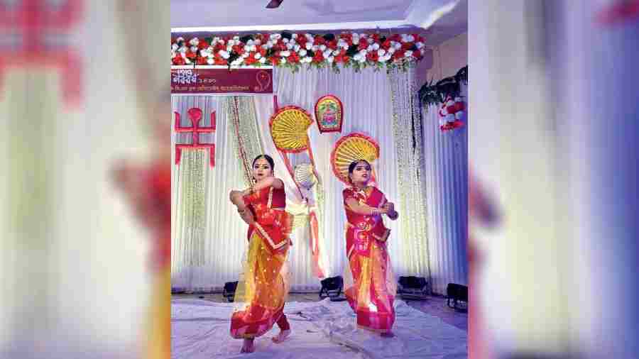 Cousins Aneesha Ghosh and and Samriddhi Chowdhury perform to Esho he Baisakh