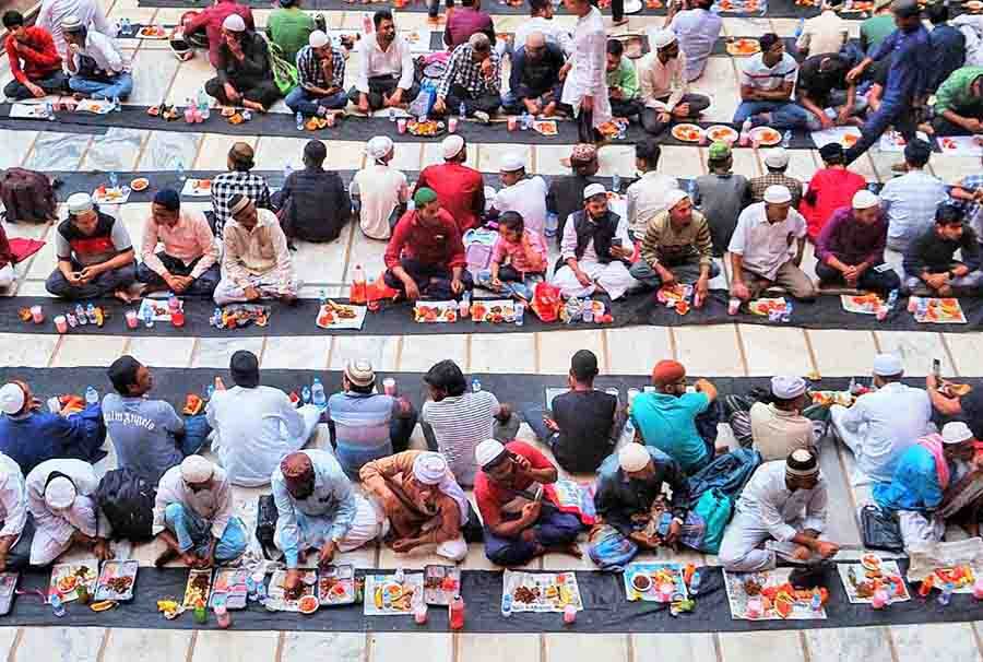 On the last day of Ramzan, people gathered at Nakhoda Masjid to break their fast and have iftar  