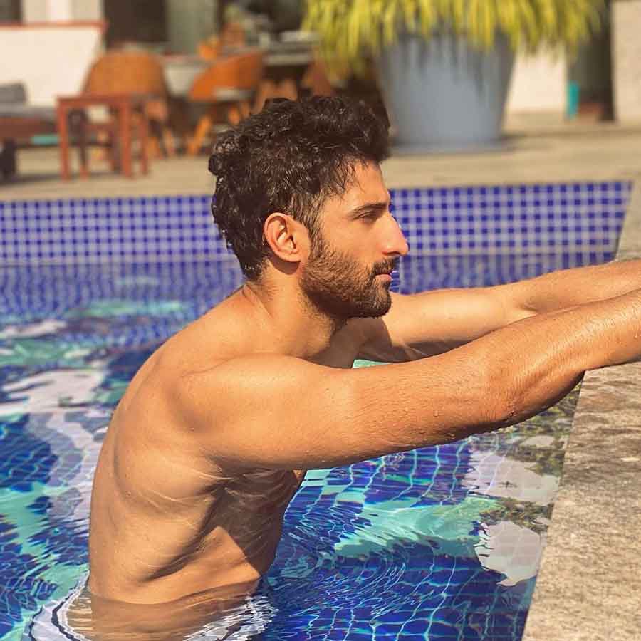 Sidhant took a dip in the pool to cool off during a trip to Goa, showing off his lats.