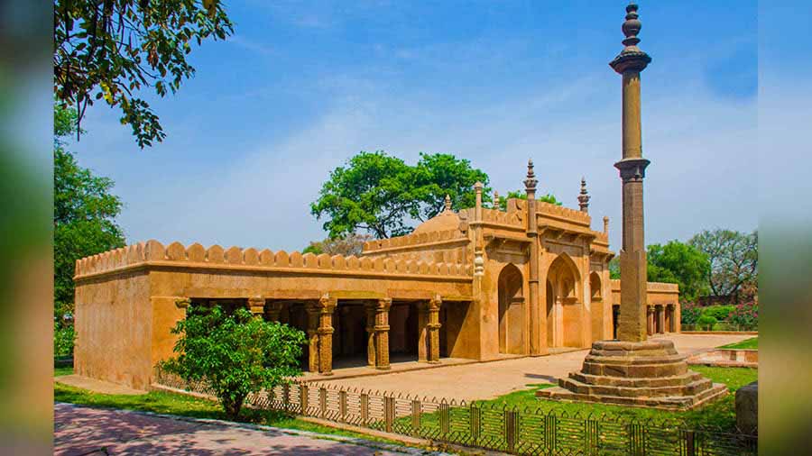 The mosque inside Jaunpur Fort