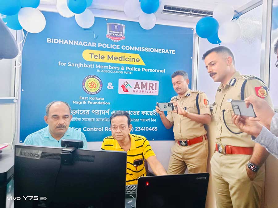 The Bidhannagar police commissionerate started the Tele Medicine Project with the assistance of AMRI, Salt Lake & East Kolkata Nagrik Foundation on Saturday to provide medical consultancy to Sanjhbati Members & police personnel
