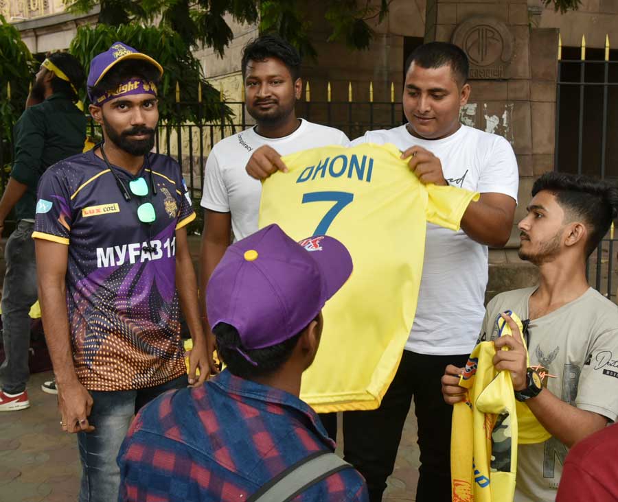 Dhoni’s No. 7 jerseys and CSK flags on sale outside Eden ahead of the match.  