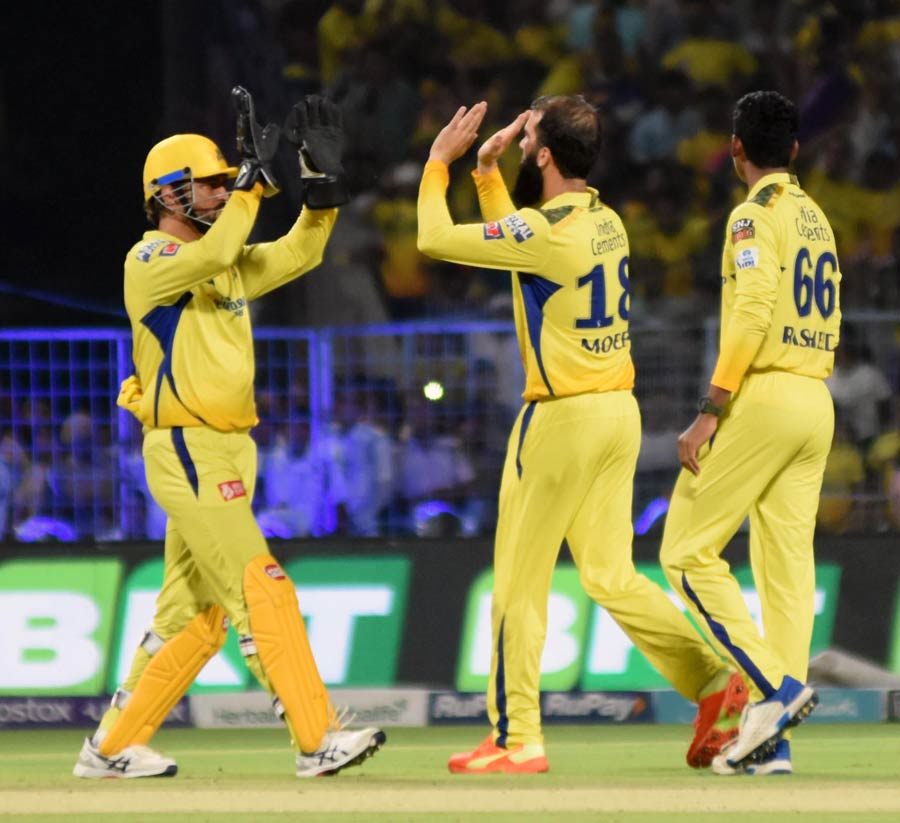 CSK celebrates the crucial wicket of Sunil Narine, who went for a duck. He was bowled out by Akash Singh. 