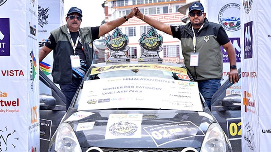 Calcutta-based Joginder Jaiswal (left) and his navigator Prakash Muthuswamy won the first prize.