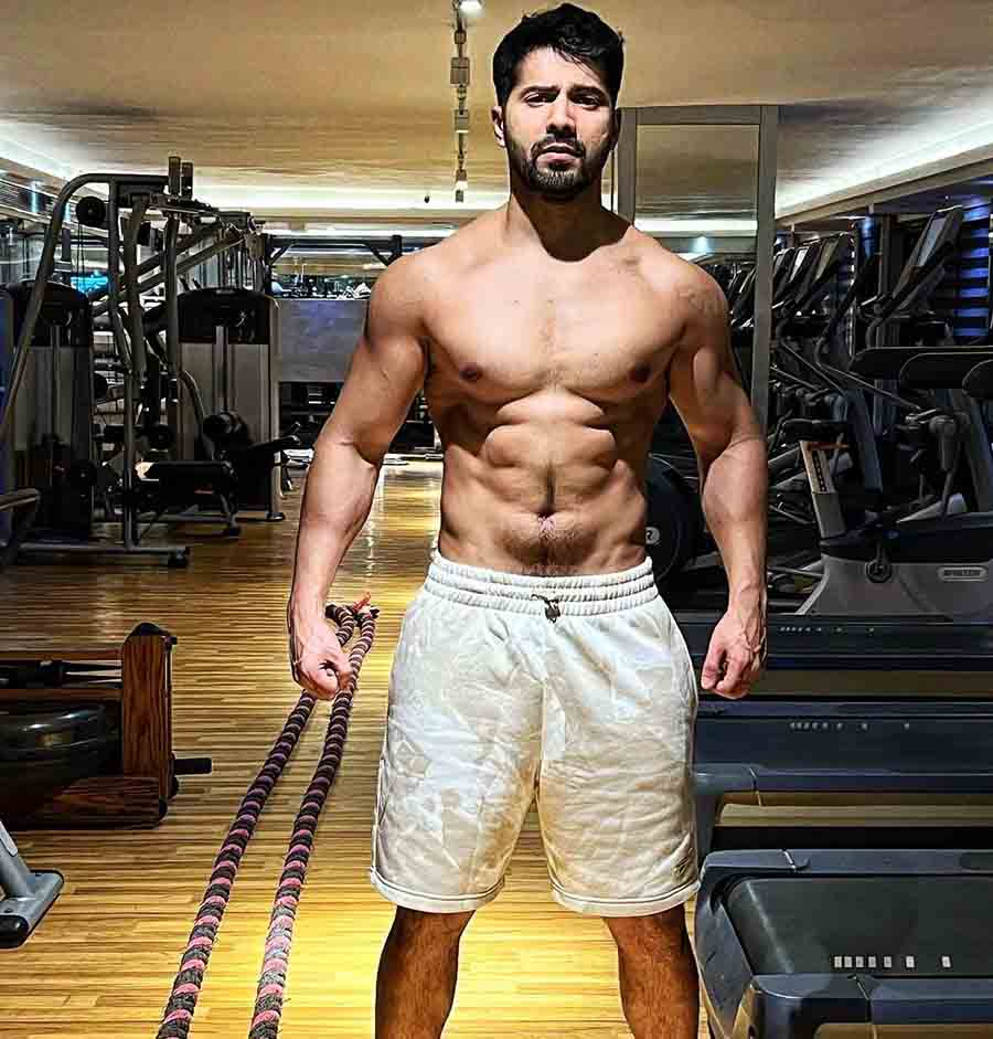 Varun’s old-school workout routine includes warm-ups and cardio, followed by heavy-weight training and cycling. 