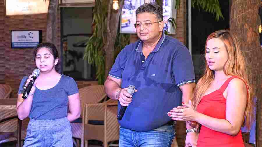 Daniel Ghaznavi joined Disha along with his daughter for a short karaoke performance that was loved by all