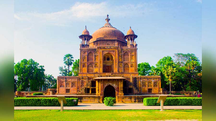 Nisar Begum's Tomb