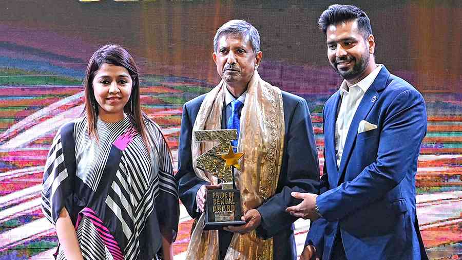 Vice Admiral Pradeep Kumar Chatterjee (centre) accepted the Pride of Bengal award for defence services from YLF members Shilpi Goel Chowdhury and Nikhil Sekhani. “I am touched, humbled and honoured by this recognition. Being the first non-governmental award, it is special because it is awarded by my home state and also by an organisation (Indian Chamber of Commerce) that is almost a century old. My profession has given me rewards that any submariner could aspire for and I am grateful to the Almighty for that. But I will always cherish this award and it will always remain special to me,” the retired Indian Navy officer said.