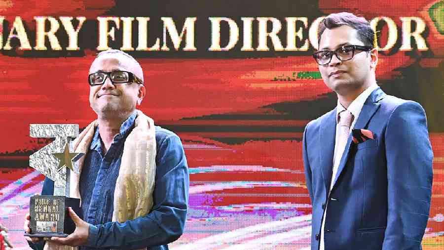 Dibakar Banerjee, who was announced Pride of Bengal awardee in the category of visionary film director, was presented his trophy by Arihant Parakh. “I have lived in Delhi all my life but I am proud of my Bangaliana and of Bengal’s rich literary and artistic legacy. I have grown up on a steady diet of Bengali literature. I accept this award gratefully with the hope and dream that the language which I learnt in my childhood through reading books, flourishes and revives its lost glory again,” the filmmaker said.