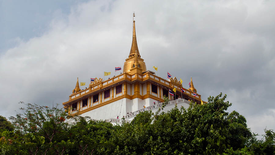 The towering golden chedi (stupa) of Golden Mount 