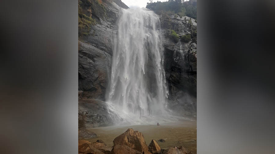 The Agaya Gangai falls
