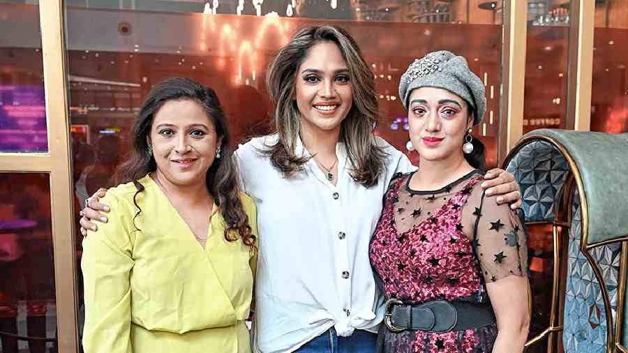 Indira Dhar Mukkherjee with sisters Mumtaz and MoubaniSorcar