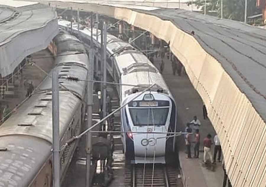 The Howrah-Puri Vande Bharat trial run commenced from Howrah station at 6.10 am. The train reached Puri in about six hours. The train began its return journey from Puri at 1.50 pm and is expected to reach Howrah at 8.30 pm  