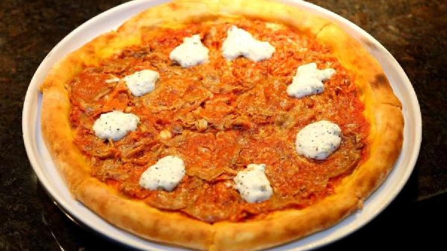 Nduja, Burrata and Fresh Tomato Pizza: For those looking out for some good old pizza fun, try out this hot Nduja sauce base pizza with burrata and fresh tomatoes. The sauce is made using pork fat, herbs, spices and Calabrian chillies for added heat.