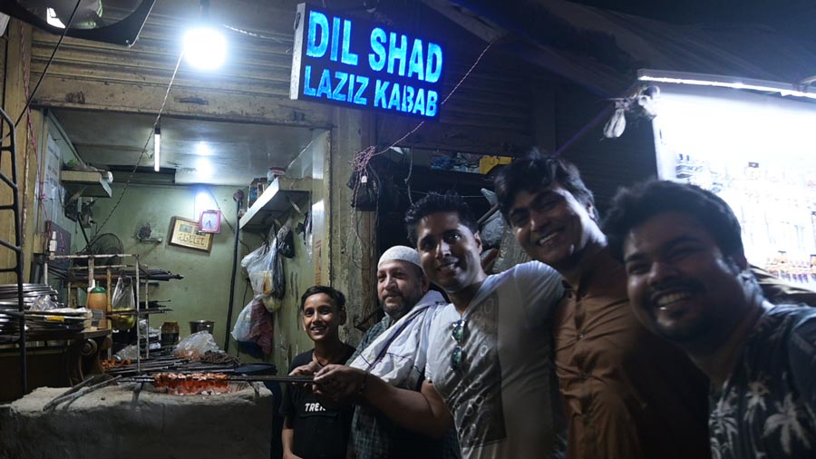 Roni Mazumdar (third from left) tries his hand at skewering some kebabs at Dilshad Laziz Kebab on Bolai Dutta Street. In the city to collect his Bochorer Best award at Anandabazar Online’s annual felicitation of Bengali achievers, Roni took some time out to sample iftar dishes on Zakaria Street on April 20. The highlight of his food trail was meeting Dil Shad (second from left), who runs a small but famous kebab joint named after him, whom Roni dubbed a “superstar”. Roni was accompanied on his Zakaria food adventure by Iftekhar Ahsan (fourth from left), manager of Calcutta Bungalow and founder of Calcutta Walks, as well as Sukrit Sen (fifth from left), heritage and disaster management professional by day and musician by night
