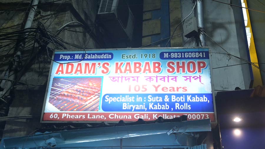 Next up was Adam’s Kabab Shop in Phears Lane, where Roni tasted different varieties of Galouti Kebab, including its mutton and beef versions. Iftekhar, who knows Zakaria Street and its specialities like the back of his hand, explained how the “taste of the kebabs varies during iftar, when a lot more people come to partake of these delicacies. The flavours are usually stronger and more intense during the rest of the year”