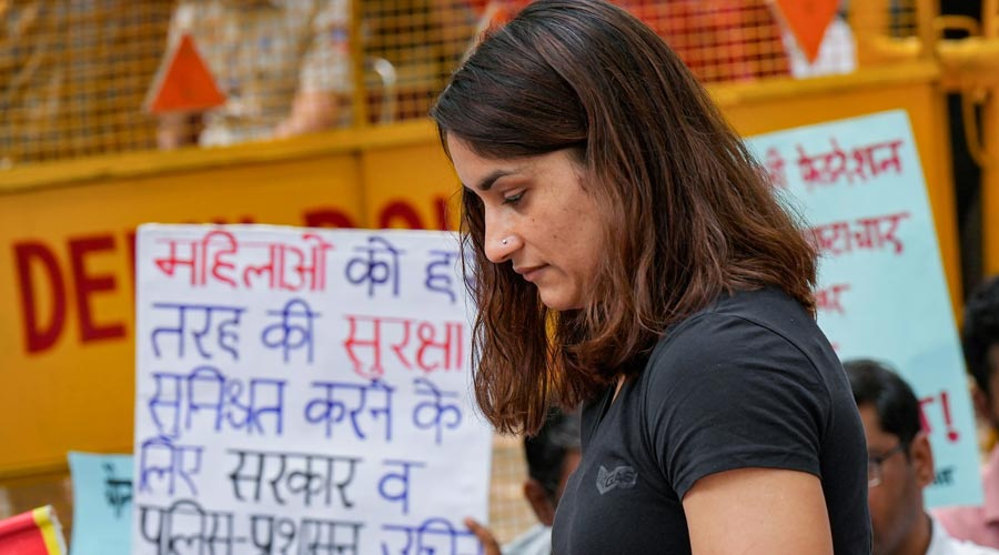 Indian Wrestlers Vinesh Phogat asks cousin Babita Phogat not to