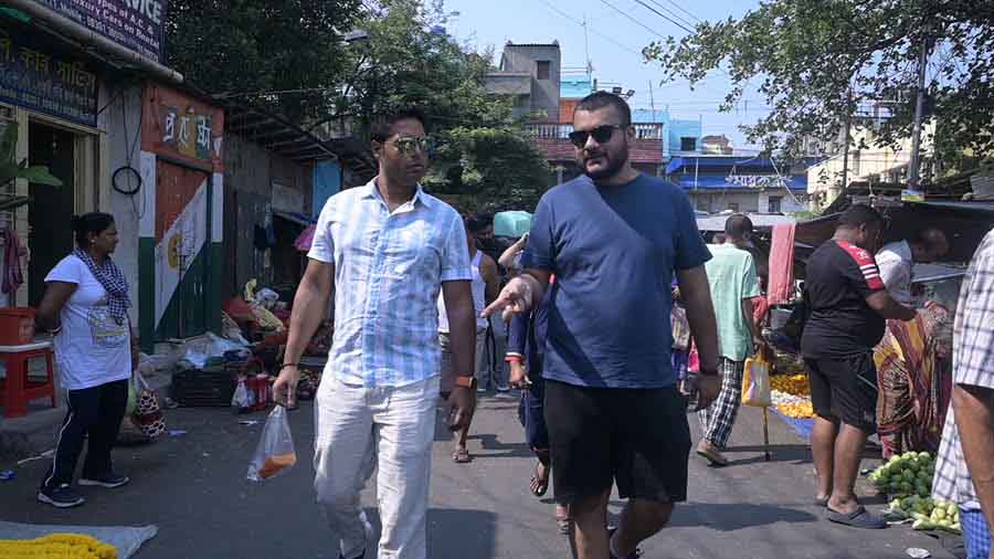 Roni Mazumdar (left) and Auroni Mookerjee braved the Kolkata heat to embark on a food tour across Ultadanga, Tangra, Gariahat and Sienna Cafe on Hindustan Park