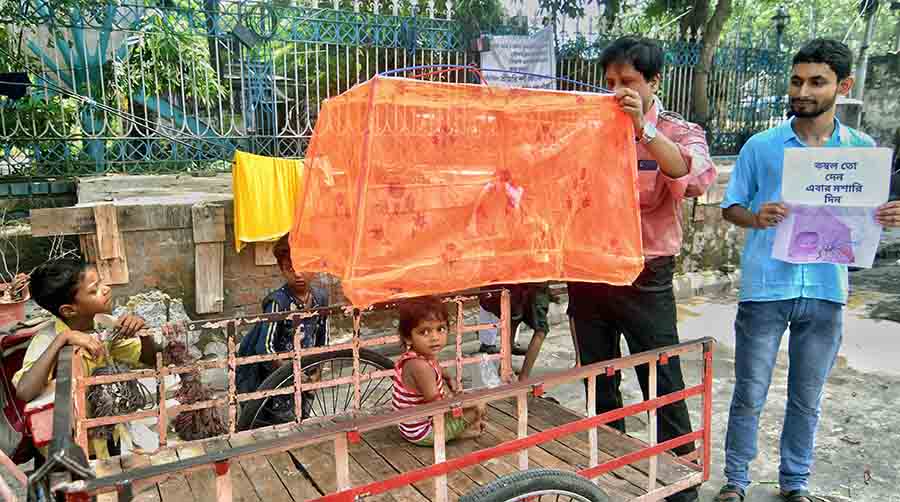 Dr Pravat Kr Bhattacherjee, general physician (MD) with Sterling Nursing Home, Shyambazar distributed mosquito nets to street dwellers in north Kolkata as dengue cases were reported 