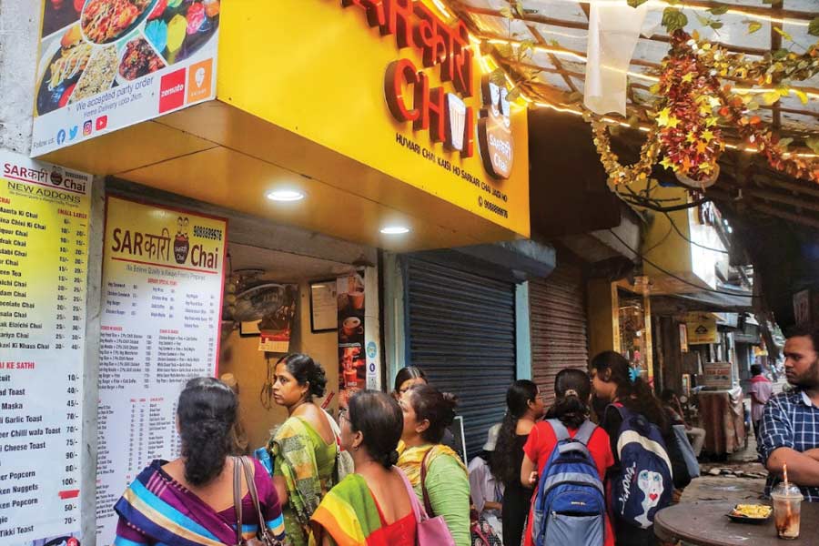 Have you tried Khulad Pizza and Biscoot Chai from this north Kolkata kiosk?